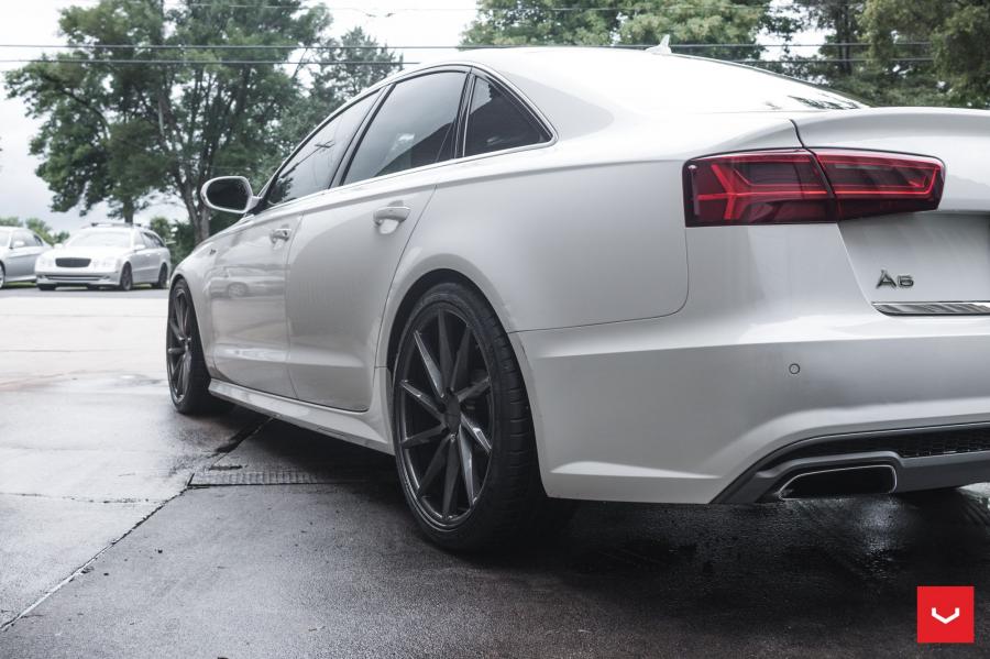 Детали экстерьера Audi A6 1.8T S-Line Sedan on Vossen Wheels (CVT) 2017 года  (фото 4 из 4)